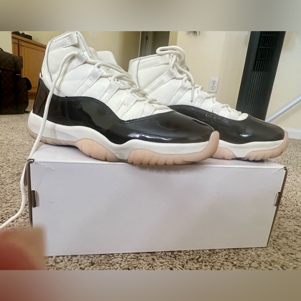 AIR JORDAN 11 RETRO  
Napolitan